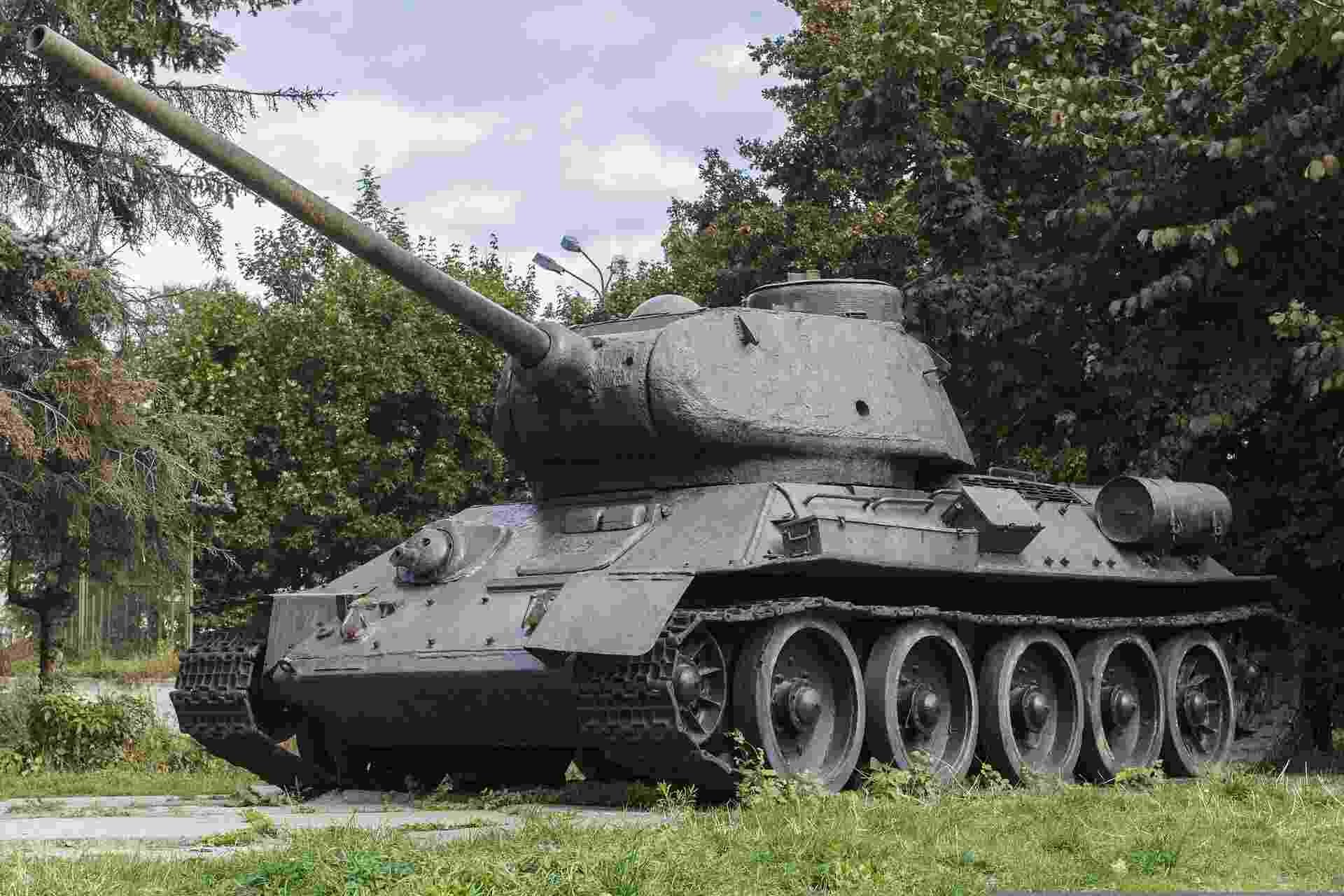   Daily Mail   Challenger 2     
