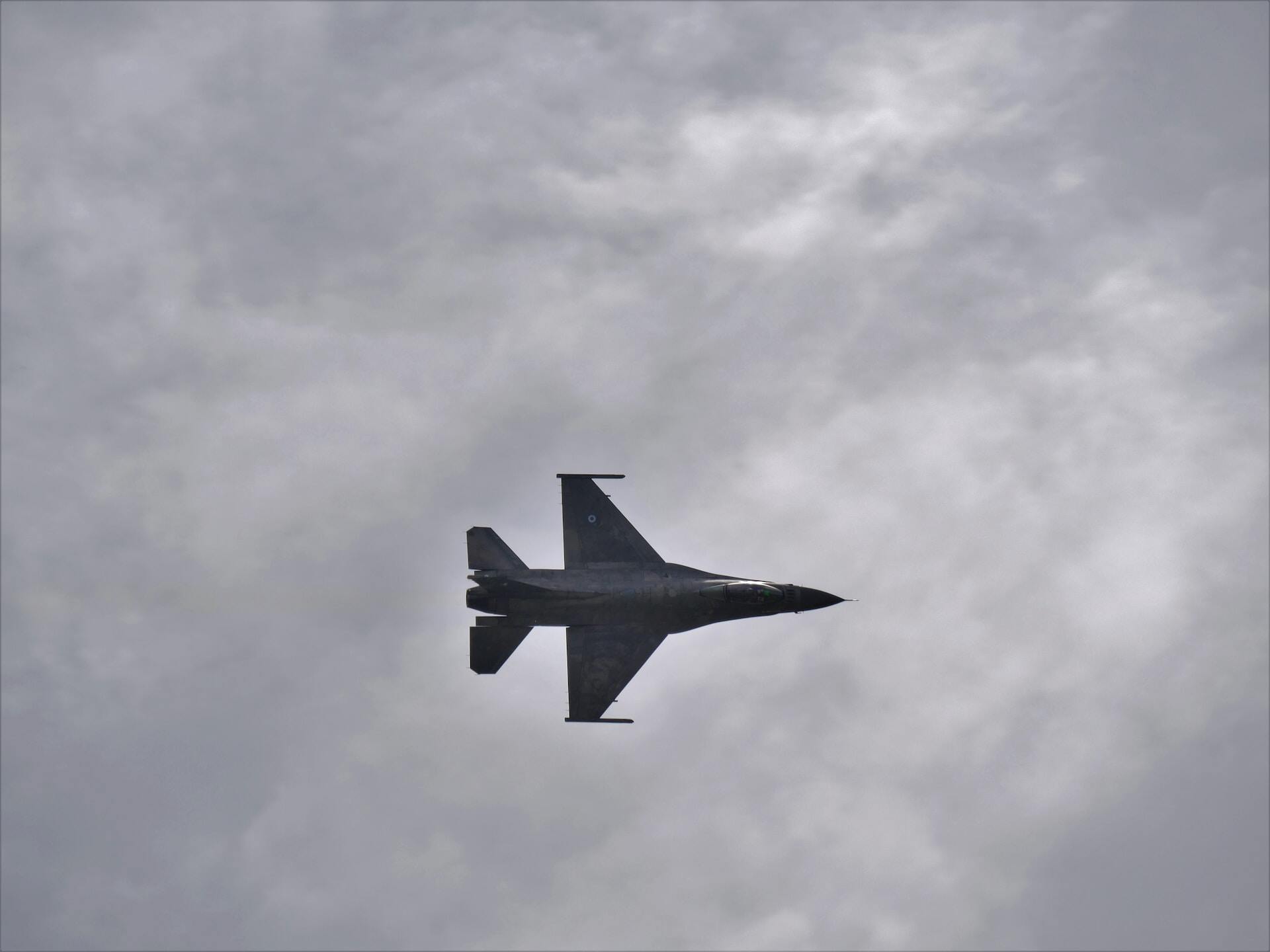     ,  F-16     