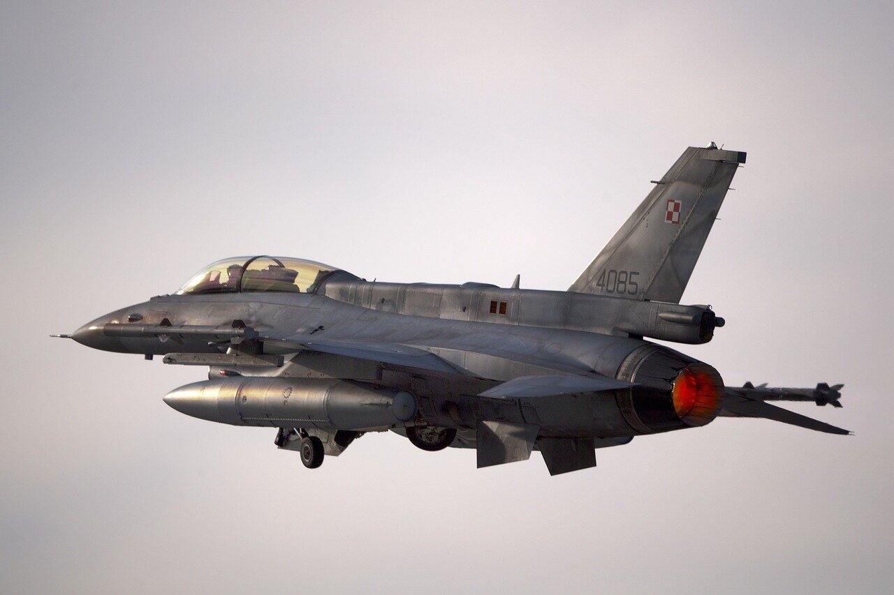   :    200   F-16