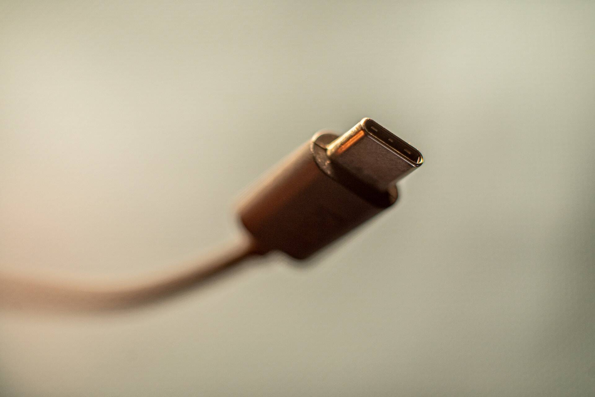 Bloomberg: У новых iPhone 15 появятся зарядные разъемы USB-C