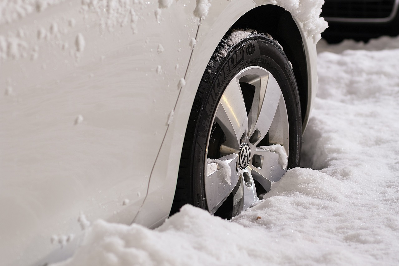 В Роскачестве напомнили водителям в РФ о штрафе за отсутствие зимних шин в сезон